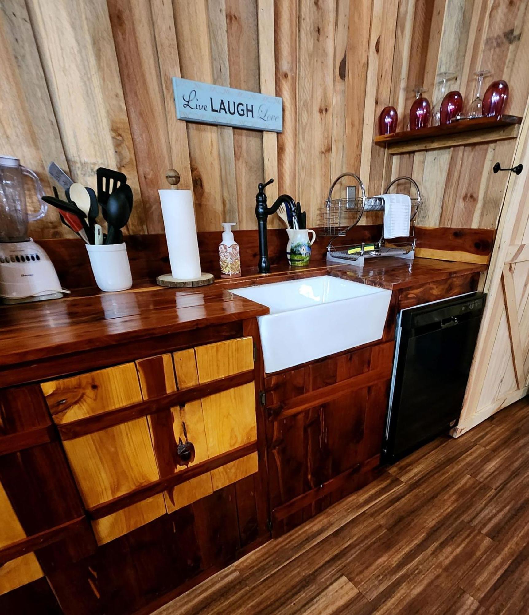Unique Country Cabin Meets Farmhouse Modern!!! Mena Exteriér fotografie
