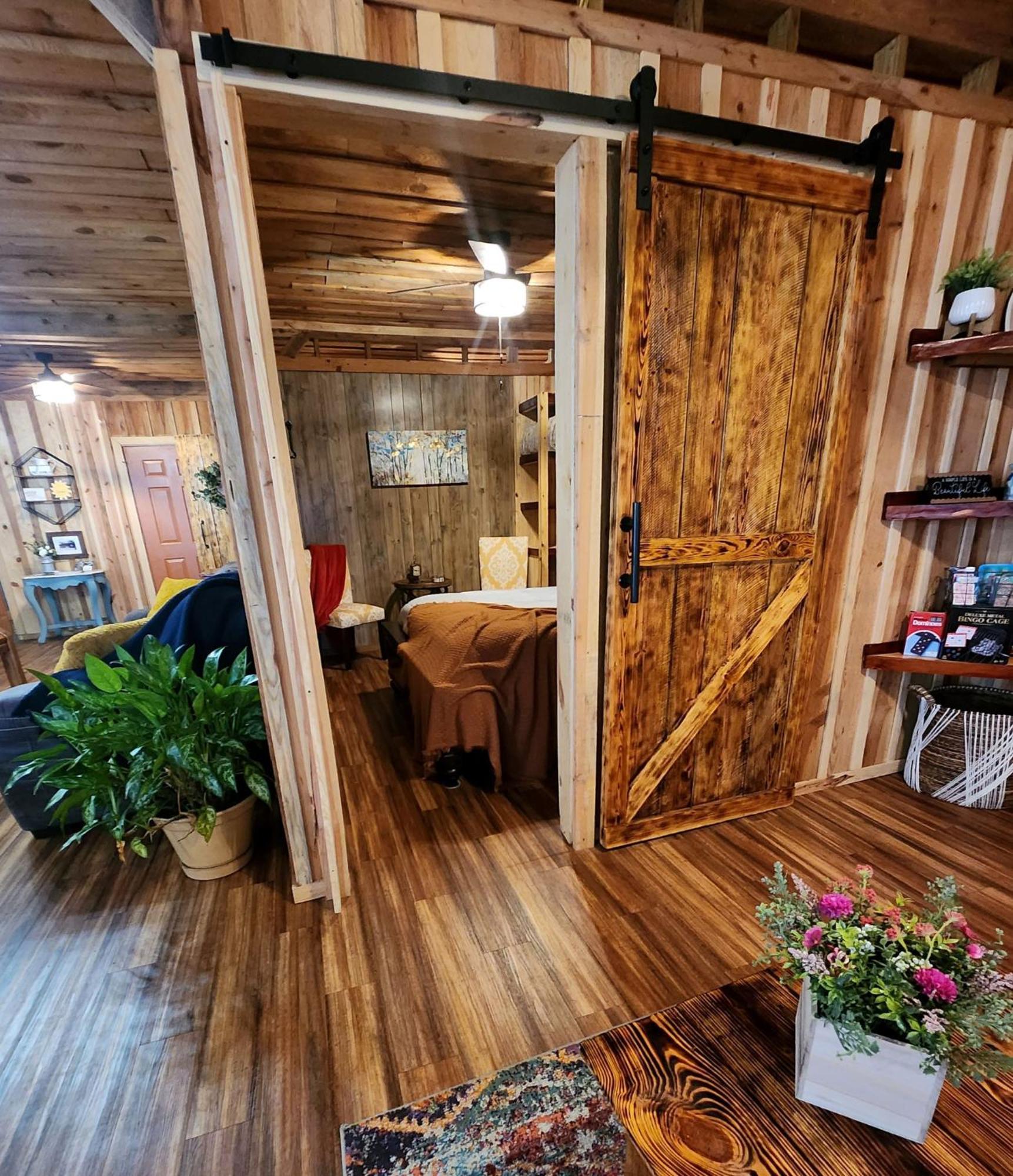 Unique Country Cabin Meets Farmhouse Modern!!! Mena Exteriér fotografie