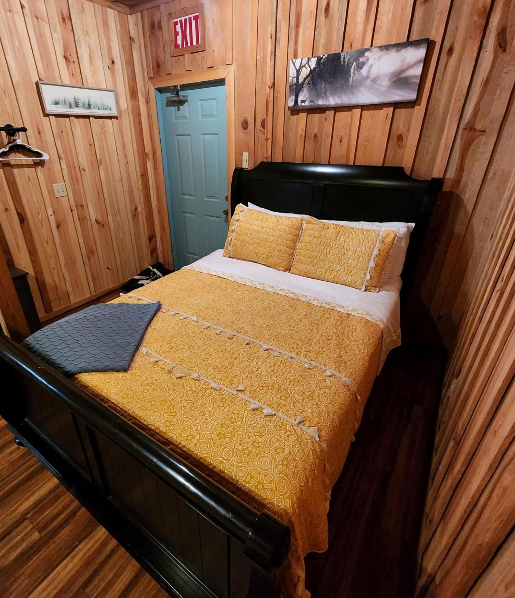 Unique Country Cabin Meets Farmhouse Modern!!! Mena Exteriér fotografie