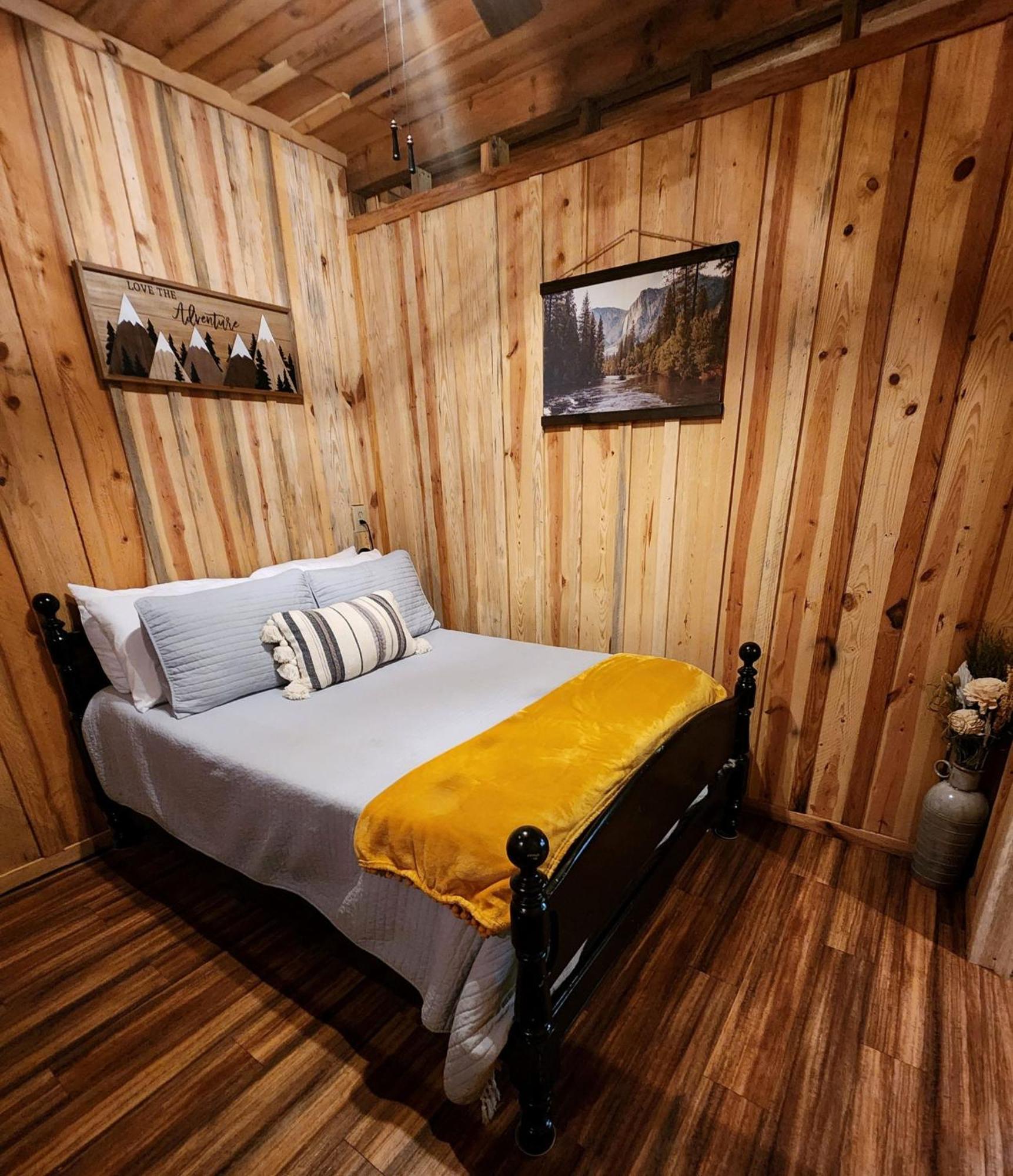 Unique Country Cabin Meets Farmhouse Modern!!! Mena Exteriér fotografie