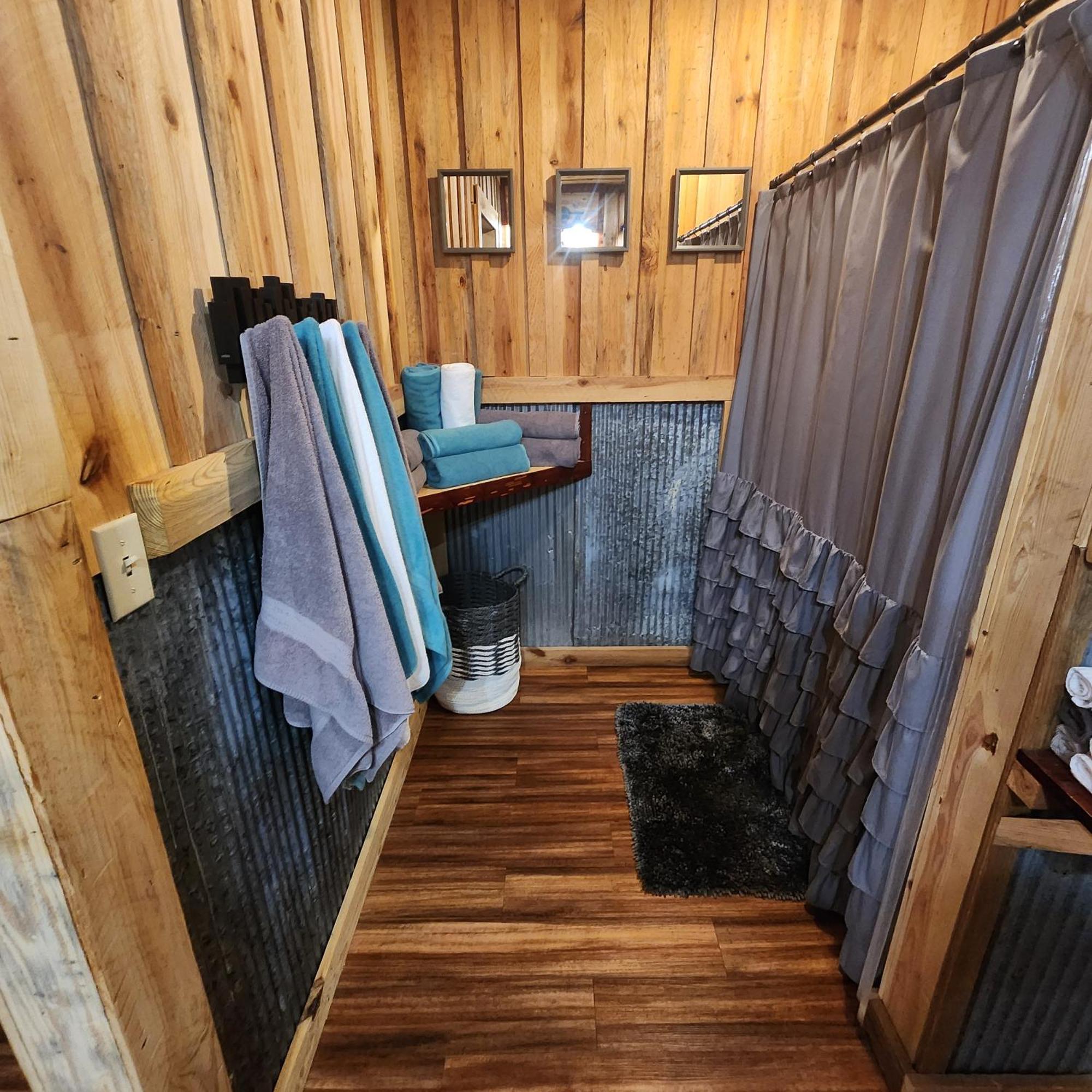 Unique Country Cabin Meets Farmhouse Modern!!! Mena Exteriér fotografie
