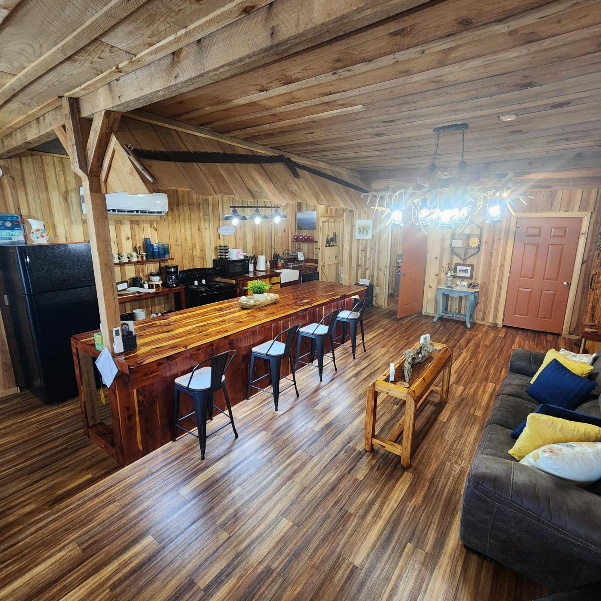 Unique Country Cabin Meets Farmhouse Modern!!! Mena Exteriér fotografie