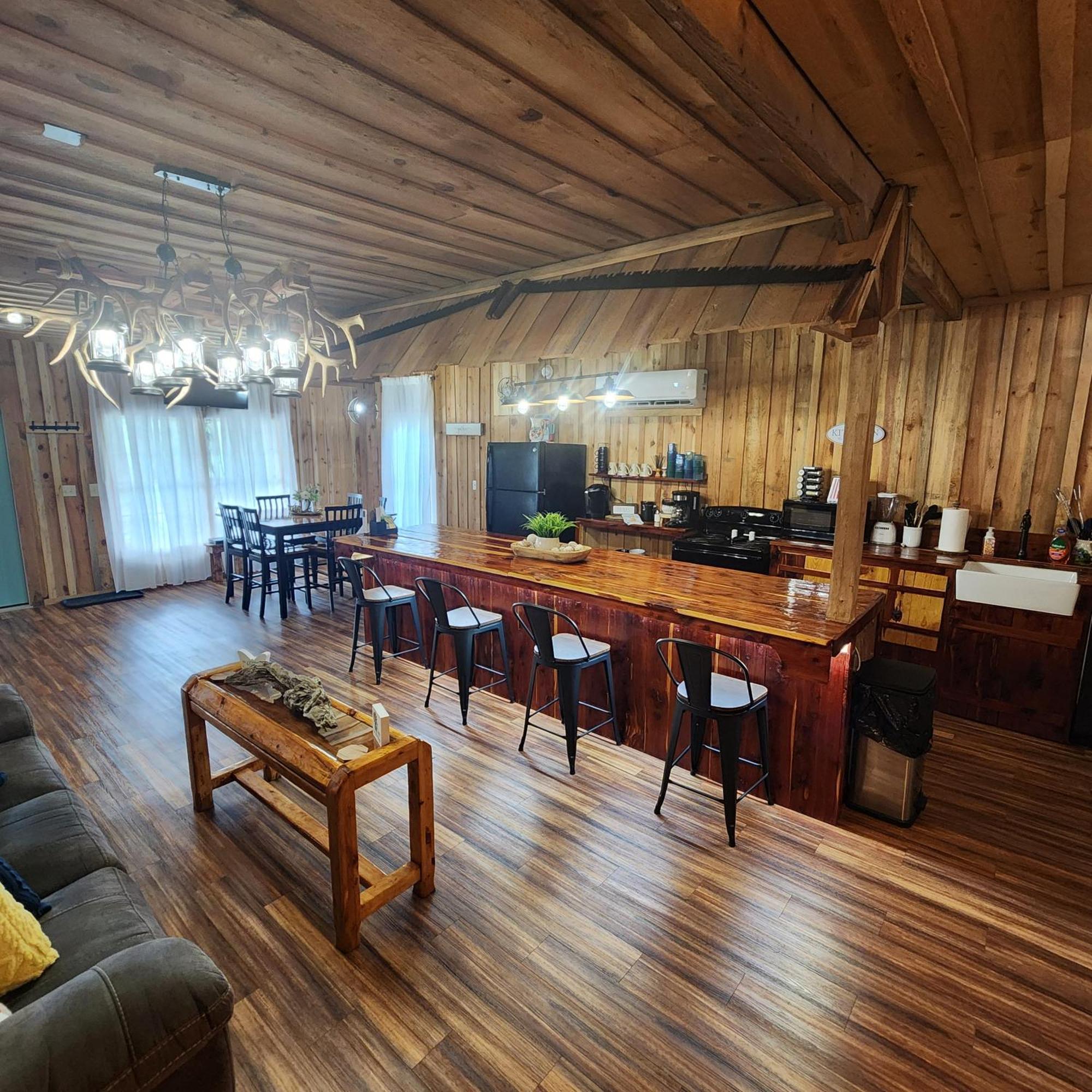 Unique Country Cabin Meets Farmhouse Modern!!! Mena Exteriér fotografie