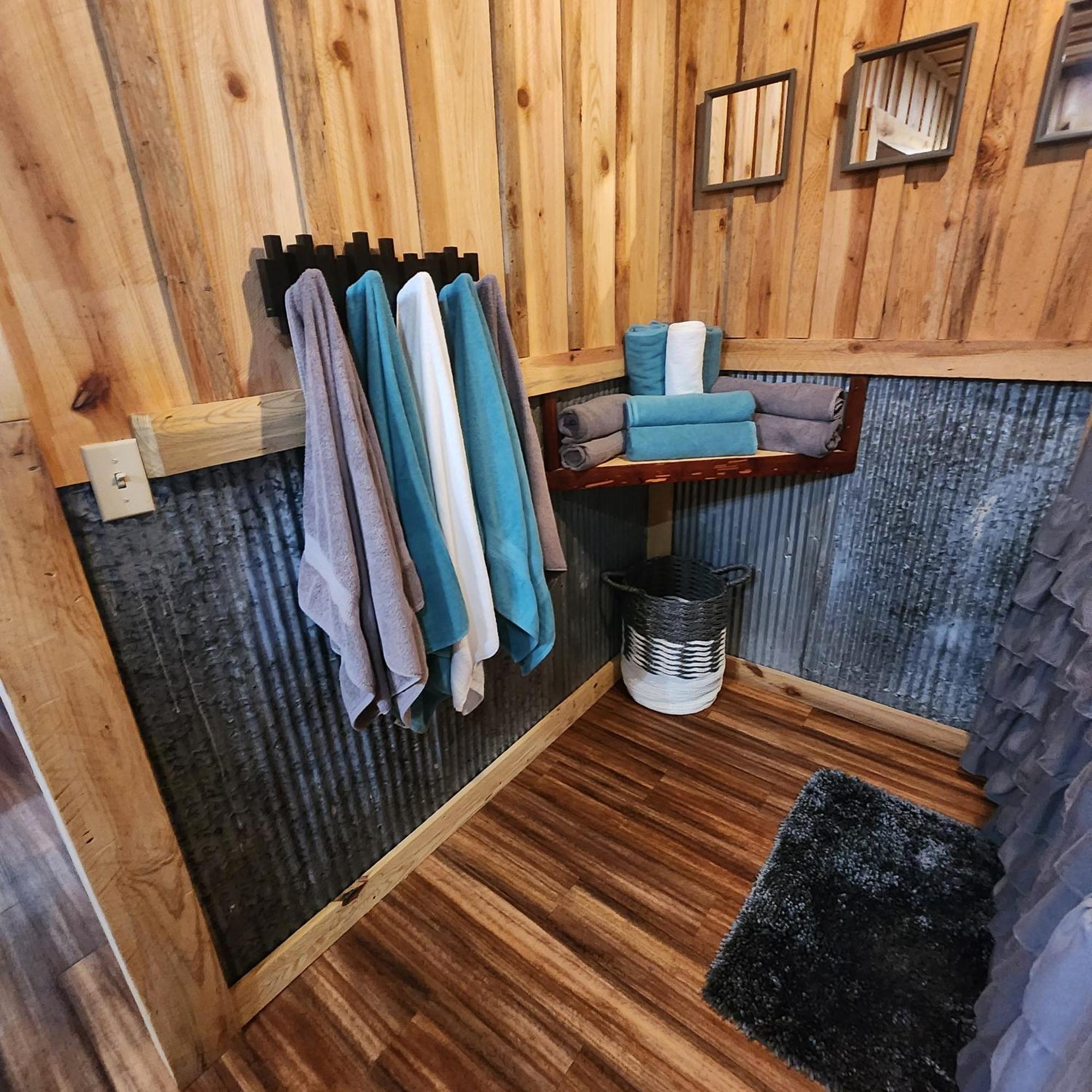 Unique Country Cabin Meets Farmhouse Modern!!! Mena Exteriér fotografie